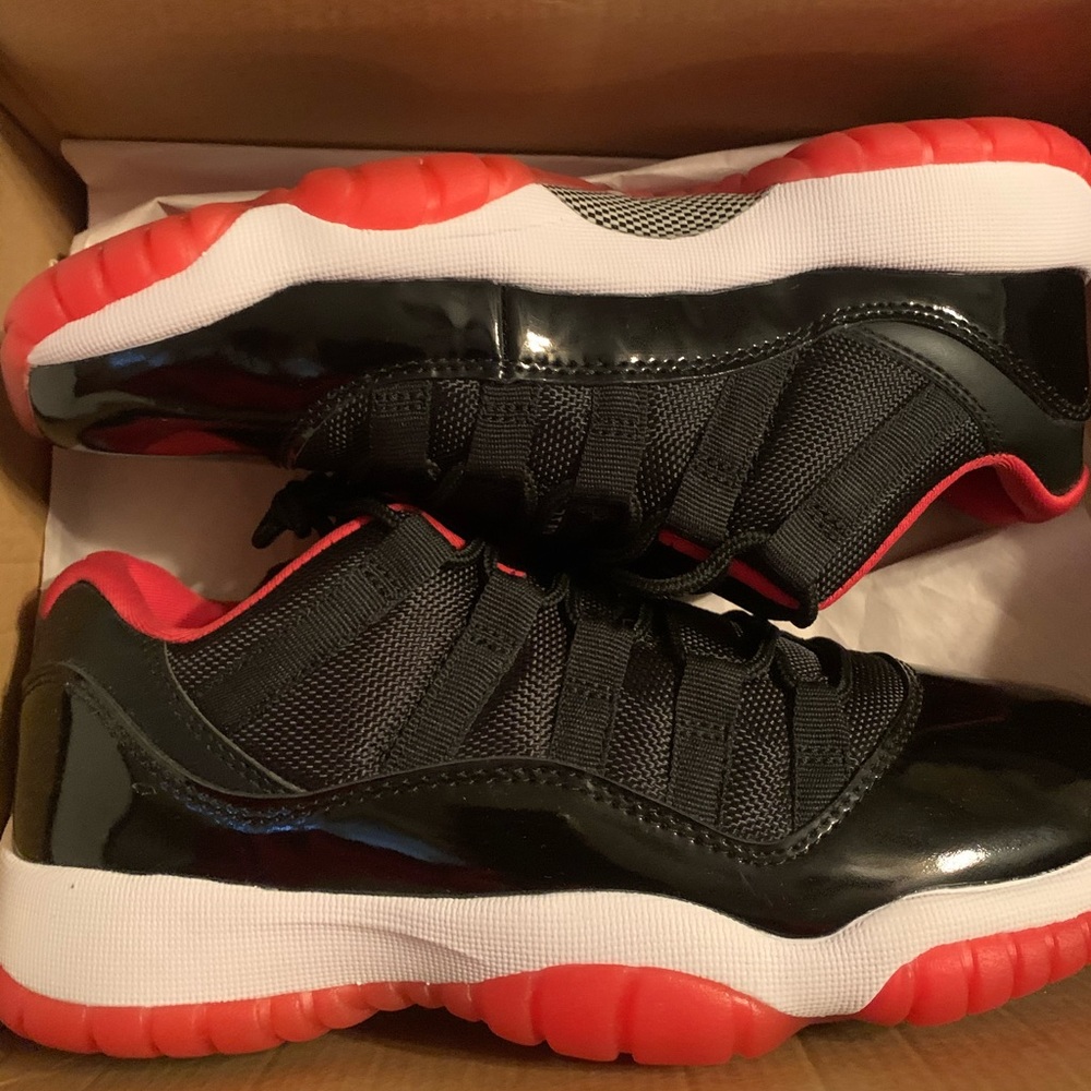 Jordan 11 Low Bred